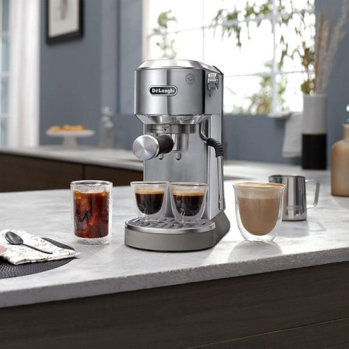 Кофеварка рожковая DeLonghi EC890.M