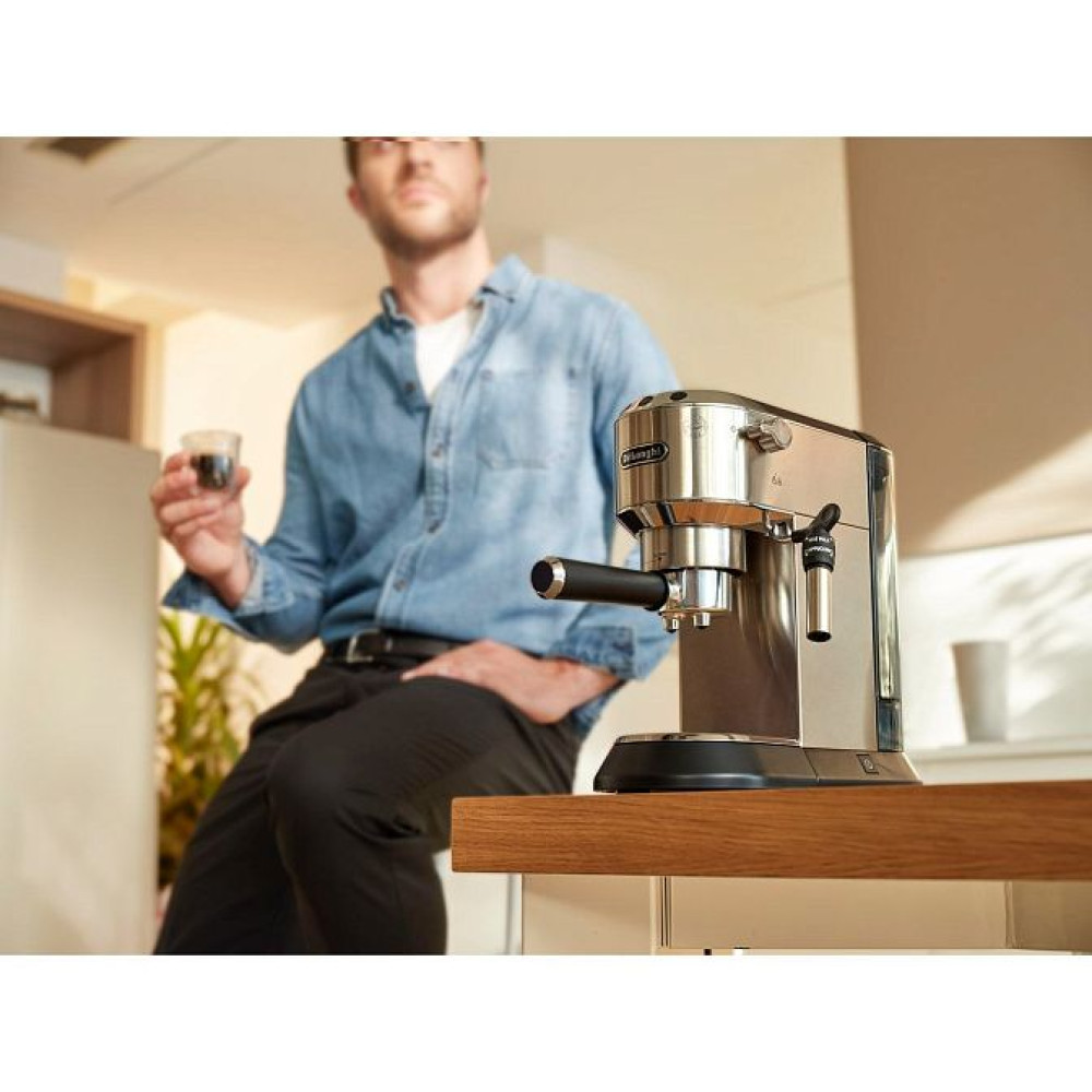 Кофеварка рожковая DeLonghi EC 685.M